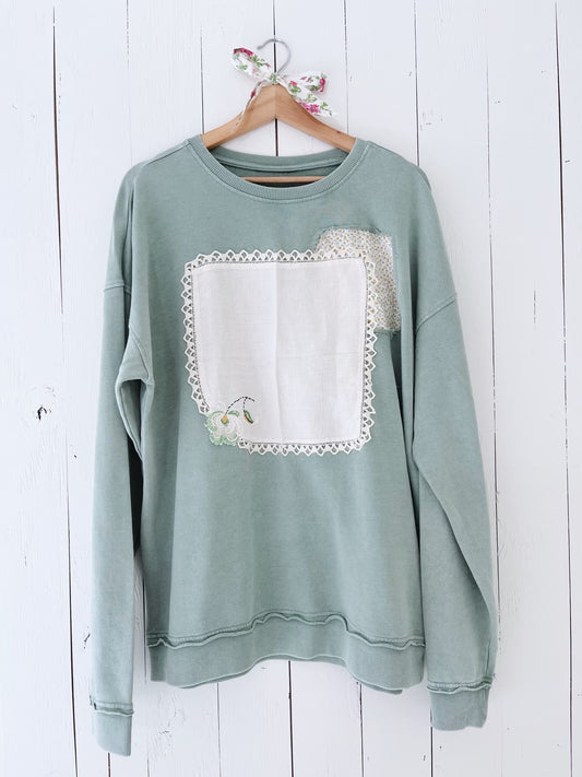 Creamy Appliqué Crewneck