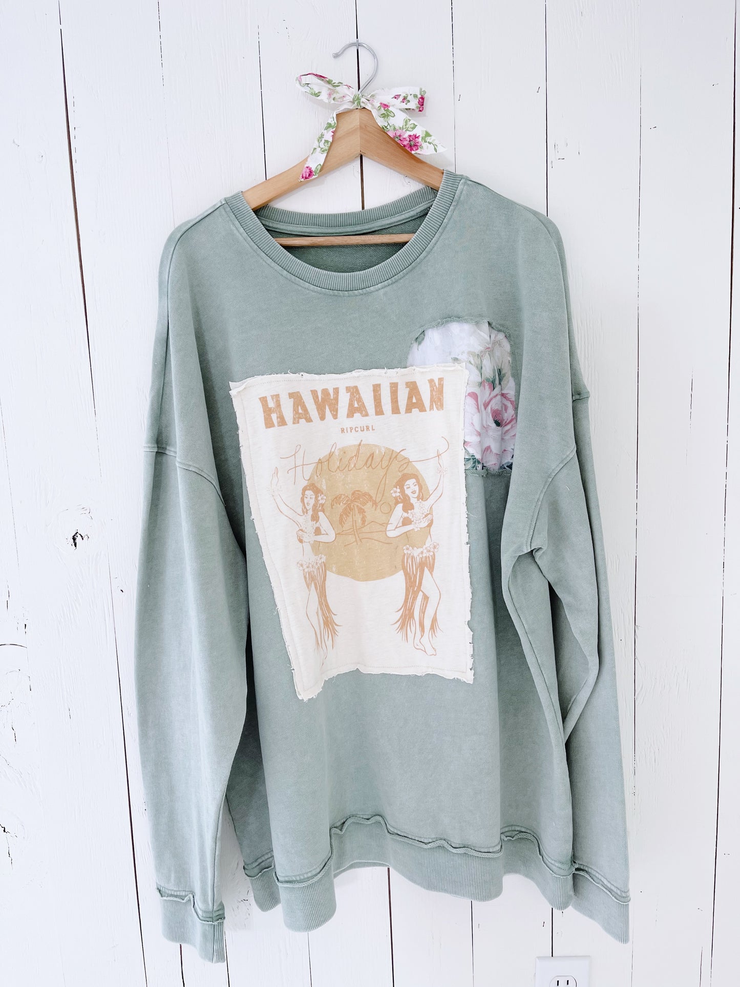 Hawaiian Mixed Media Crewneck